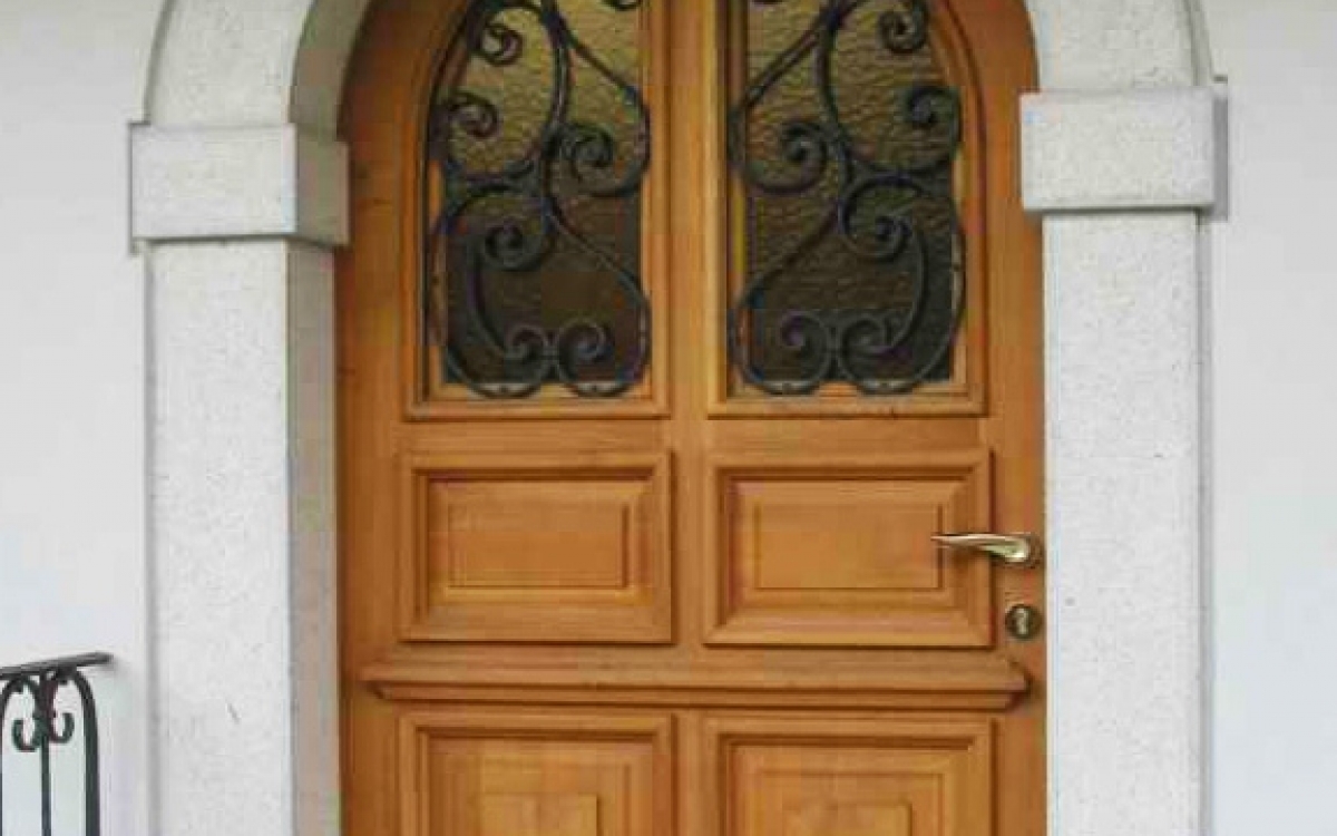 Kamniti štokan Kraški portal Kamniti Kraški portla štokan