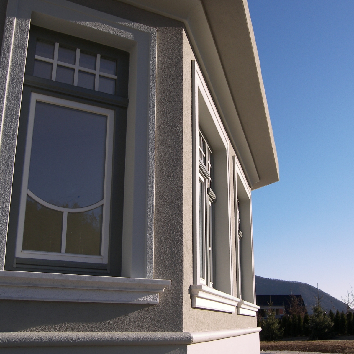 Profilna masivna marmorna polica