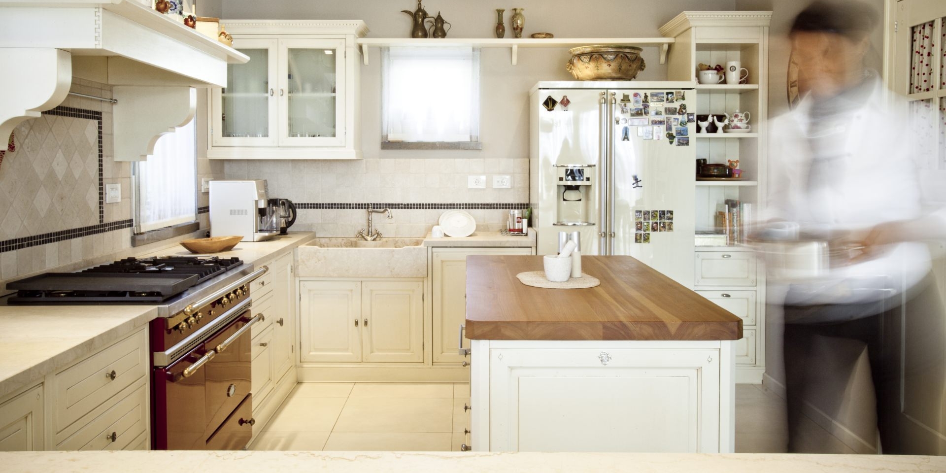 kamnito korito, kamnit umivalnik, kamnita kuhinja, kamniti kuhinjski pult, marmornati kuhinjski pult, kihinjski pult po naročilu, kamniti pult, svetel kamen, sodobni kuhinjski pulti, moderni kamnitii pulti, kuhinjski pulti po naročilu